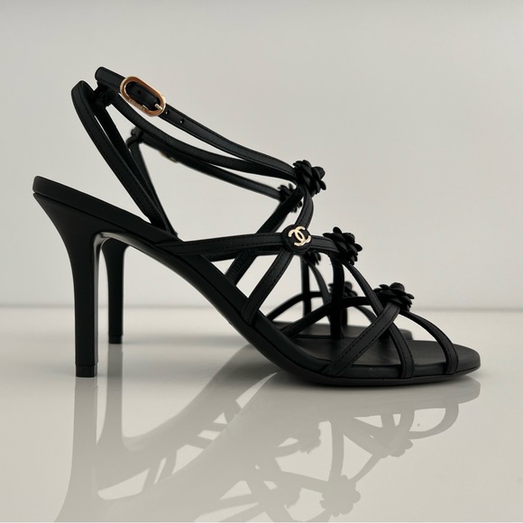 CHANEL 23C BLACK LEATHER CAMELLIA SANDALS SIZE IT 37.5 / US 7.5 NIB! - Picture 6 of 17